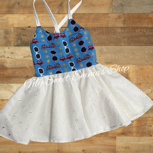 Load image into Gallery viewer, Size 6 tie back Dress
