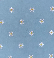 Load image into Gallery viewer, Daisies embroidery chambray
