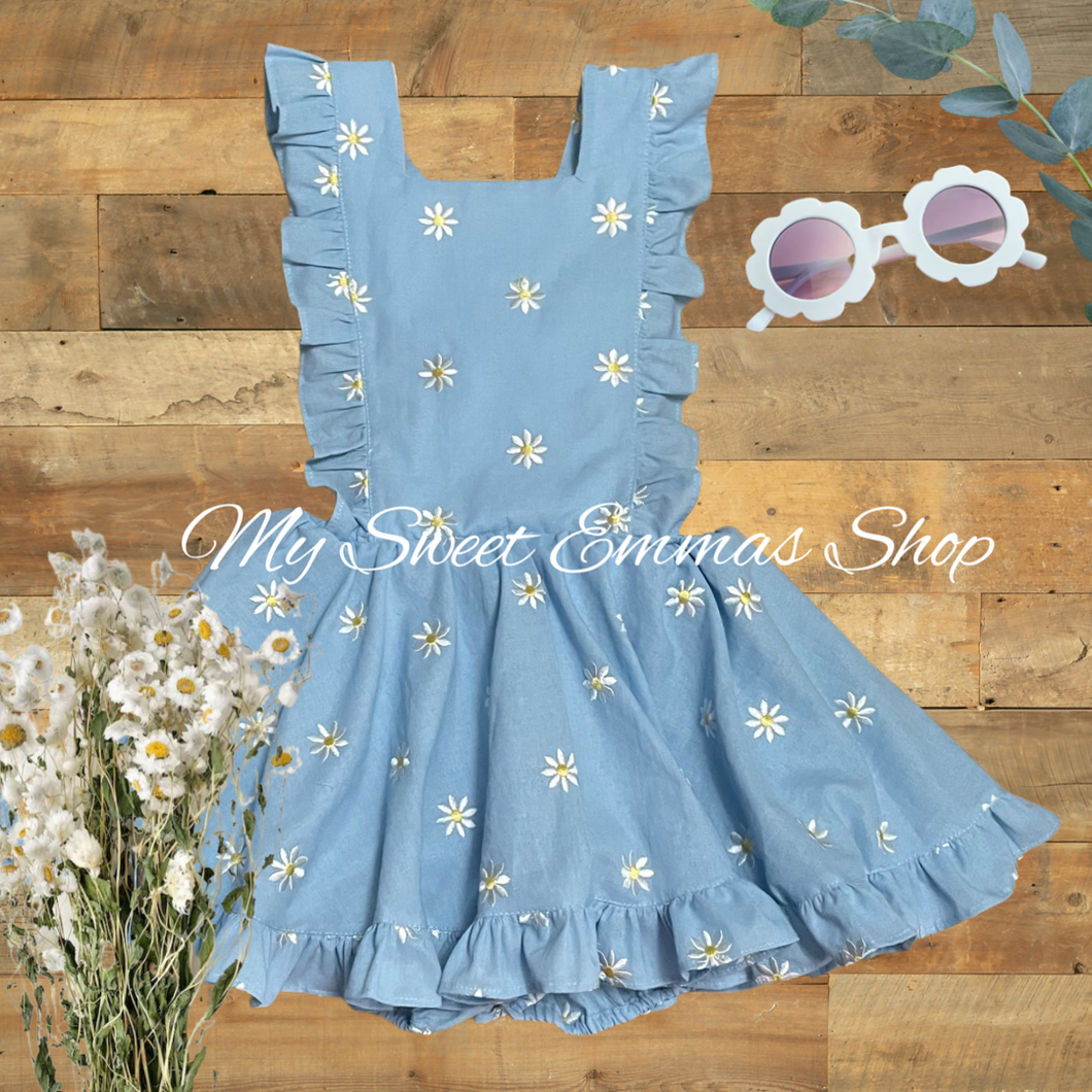 Daisies embroidery chambray