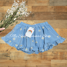 Load image into Gallery viewer, Daisies embroidery chambray
